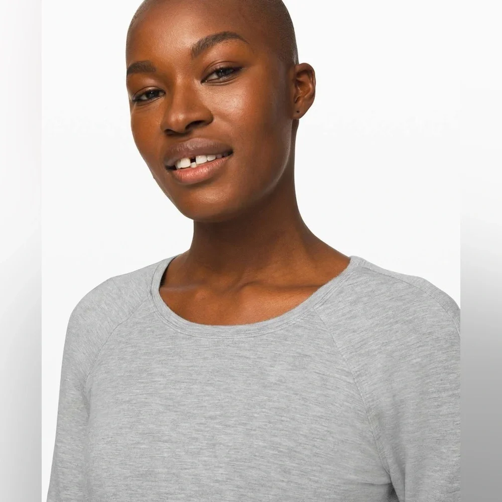 Lululemon Emerald Long Sleeve in Heathered Core Ultra Light Grey Size 8